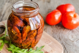 Il pericolo delle conserve: tossina botulinica